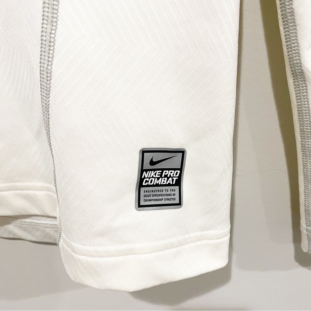 NIKE Men’s Pro Combat Hyperwarm Lite Long Sleeve Shirt Fitted White Size Small - Picture 3 of 10